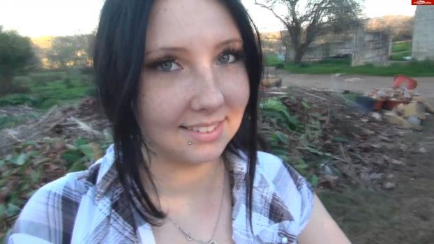 carocream_-_beim_ersten_date_outdoor_auf_der_motorhaube_benutzt_21-12-14-mp4_sna.jpg