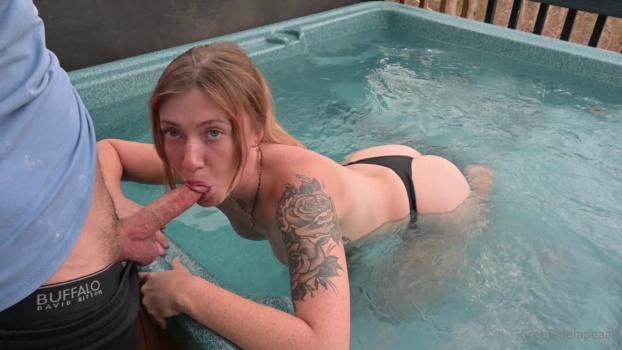 onlyfans-23-10-15-cremedelapeach-fucked-on-my-balcony_00_04_57_00002.jpg