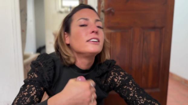 jacquieetmicheltv-24-12-28-pam-xxx-1080p_00_29_29_00003.jpg