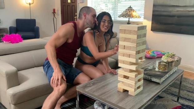 onlyfans_duncan-saint-playing-games-with-sophia-leone-xxx-1080p_00_04_12_00000.jpg