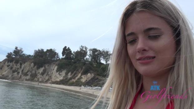 atkgirlfriends-25-09-25-nicole-nichols-paradise-cove-1-xxx-1080p_00_11_23_00001.jpg