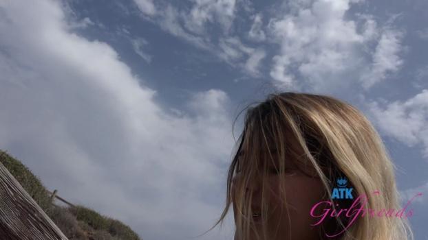atkgirlfriends-25-09-29-dez-hansen-leo-carillo-1-xxx-1080p_00_12_16_00001.jpg