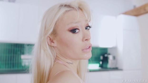 evilangel-25-12-19-misha-maver-gaping-anal-solo-show-xxx-1080p_00_10_40_00003.jpg