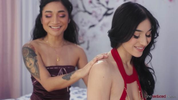 sheseducedme-26-02-14-alexa-chains-and-avery-black-xxx-1080p_00_06_44_00000.jpg