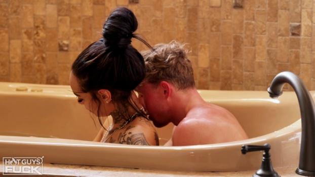 hotguysfuck-26-04-27-ivy-steele-xxx-1080p_00_05_57_00000.jpg