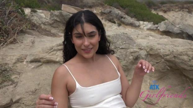 atkgirlfriends-26-06-11-lalie-fox-leo-carrillo-1-xxx-1080p_00_16_10_00001.jpg
