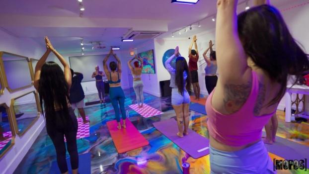 letspostit-26-08-01-katie-kinz-yoga-date-xxx-1080p_00_09_33_00000.jpg